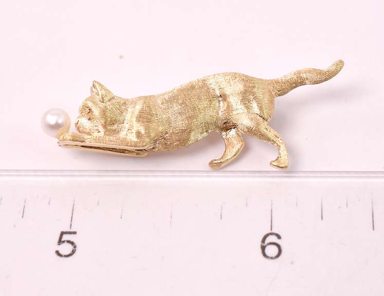 Beautiful Cat Pin with "Pearl Ball" Pin in 14K Yellow Gold