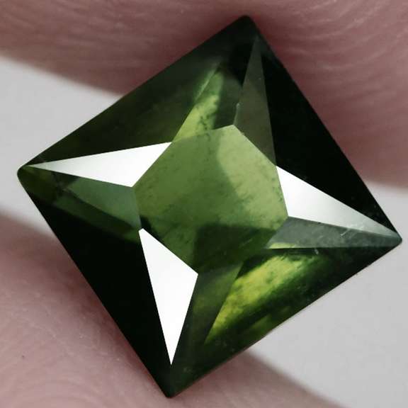 Gorgeous 2.85ct olive green Tourmaline