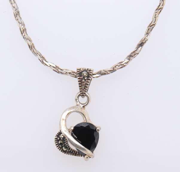 Vintage Sterling Silver Black onyx Heart Shaped Pendant on Chain