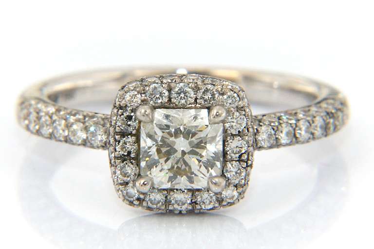 Incredible 18kt White Gold Princess Diamond Halo Engagment Ring