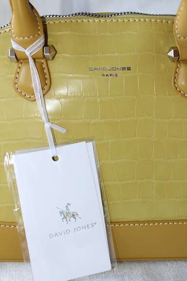 Timeless Stylish Designer Style Hand Bag