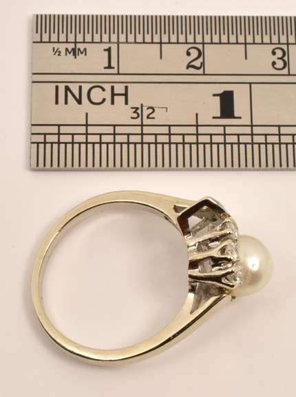 Estate White Gold Pearl & Diamond Ring