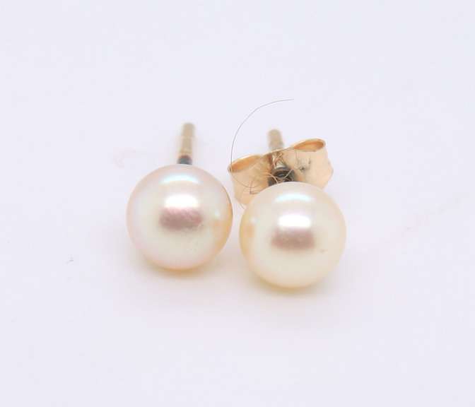 Nice Yellow Gold 5mm Pearl Stud Earrings