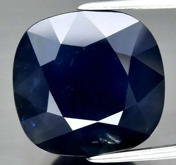Stunning 9.65ct cobalt blue Sapphire