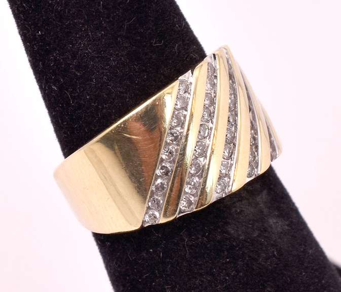 Diamond Carved Band in Yellow Gold