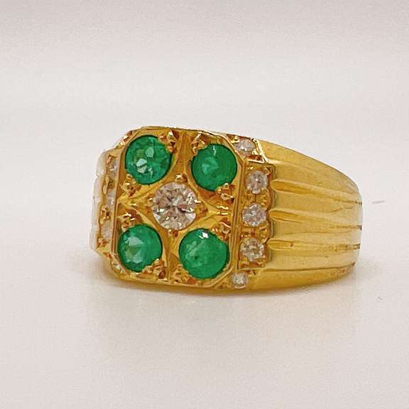 18kt Gold, Emerald, & Diamond Ring