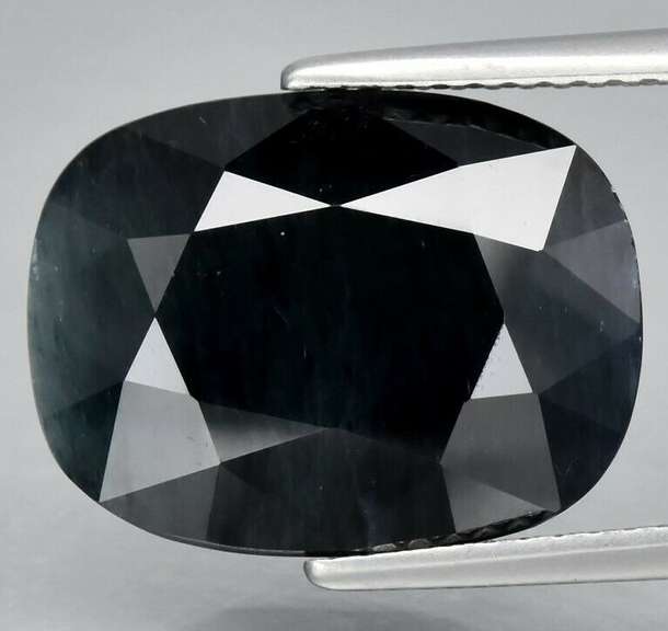 12.30ct Royal blue Sapphire from Australia