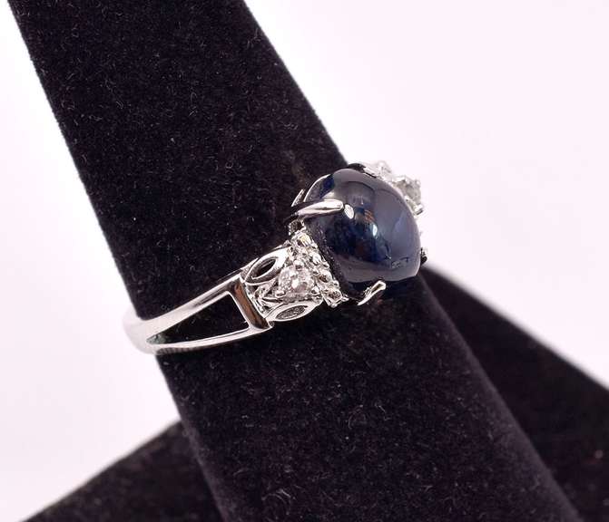 Lovely 3.29CTS Cabochon-Cut Star Sapphire & 0.11CTW Diamond Ring in Sterling Silver