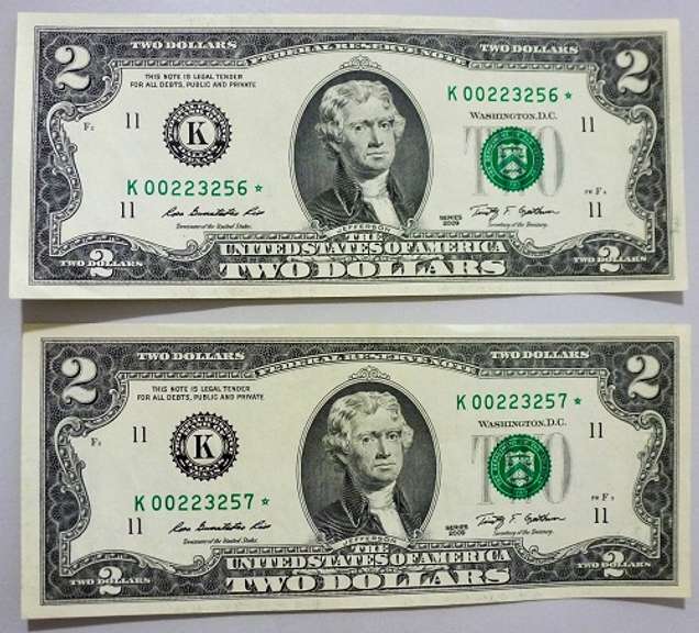 (2) Crisp Exceptional Consecutive 2009 Dallas $2 Star Replacement Notes!