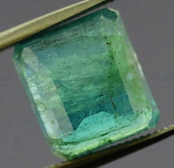 Top green! UNHEATED! 2.50ct Colombian Emerald