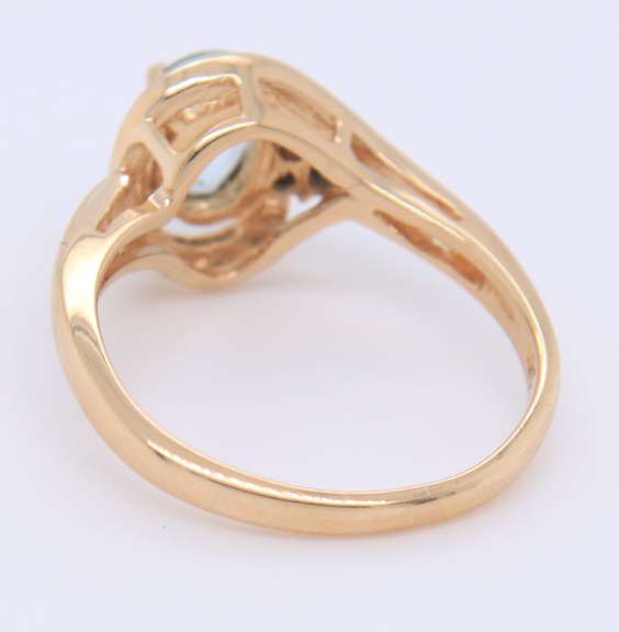 Wonderful Aquamarine and Diamond Yellow Gold Ring