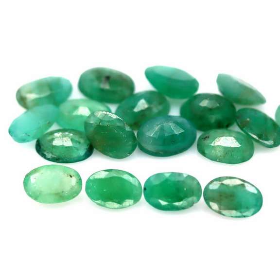 Heavy 7.65ct 18 piece Zambian Emerald set