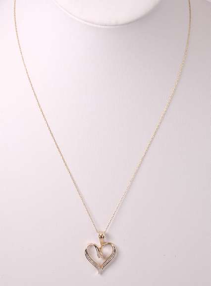 Sweet Diamond Heart Pendant & Chain in Yellow Gold