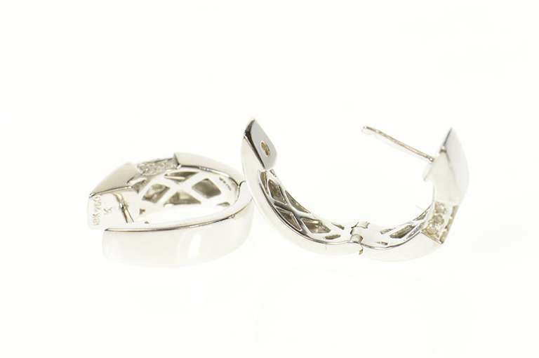 18K White Gold 0.54 Ctw Princess Diamond Oval Hoop Earrings