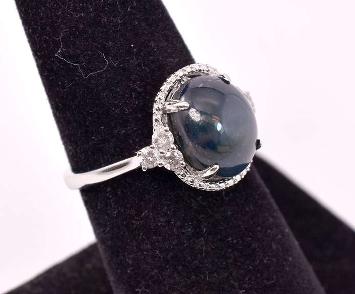 Beautiful 5.96CTS Star Sapphire and 0.29CTW Diamond Ring in Sterling Silver