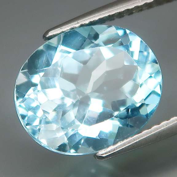 Full sparkle! 5.73ct 10x12mm vivid sky blue Topaz