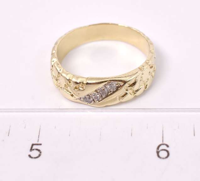 Captivating Nugget Diamond Ring in 14K Yellow Gold