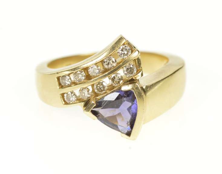 10K Yellow Gold 0.90 Ctw Trillion Amethyst Diamond Bypass Ring