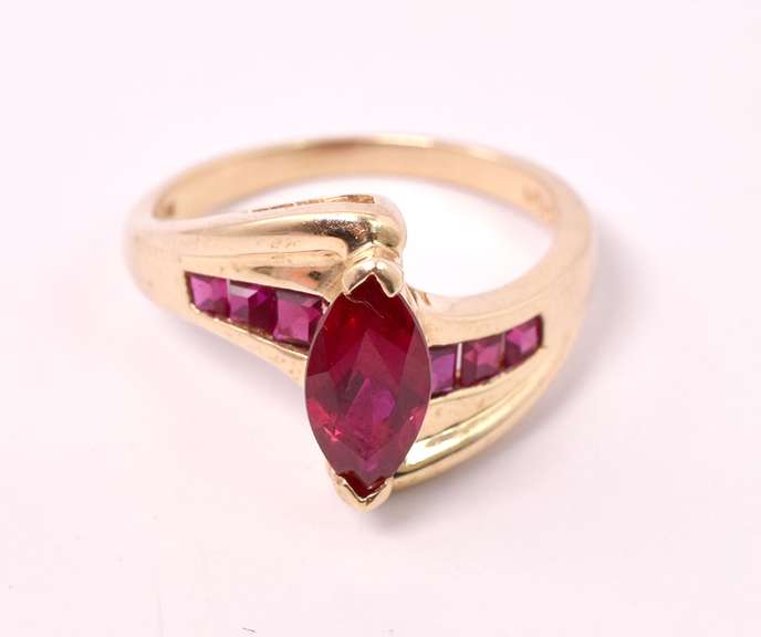 Excellent Ruby Ring in Yellow Gold