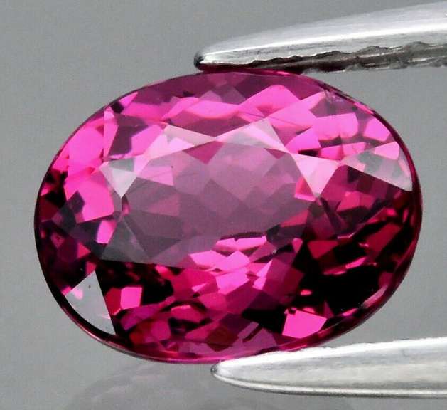 Glittering 1.58ct untreated top violet pink Rhodolite Garnet