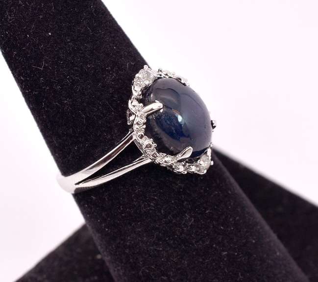 Gorgeous 6.65CTS Cabochon-Cut Star Sapphire & 0.09CTW Diamond Ring in Sterling Silver