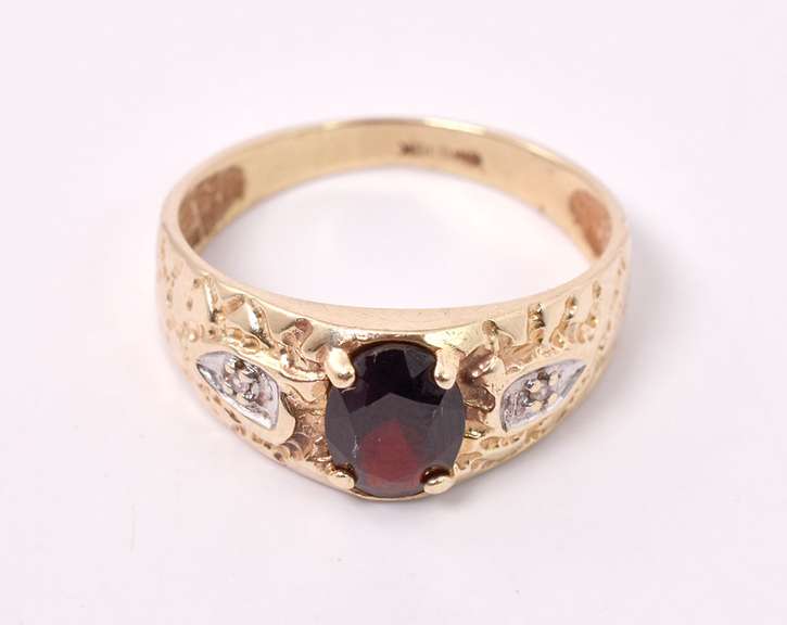Gorgeous Garnet and Diamond Ring in Yellow Gold