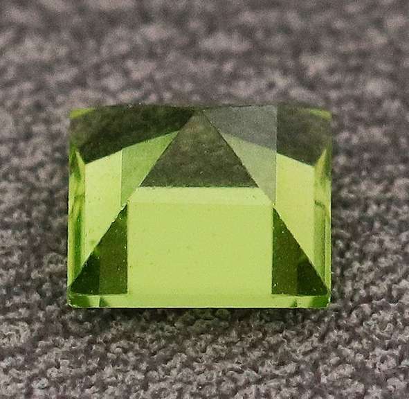 Vibrant 1.30ct high fire princess cut Peridot
