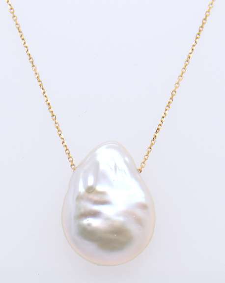 14KT Yellow Gold Necklace With Pearl pendant