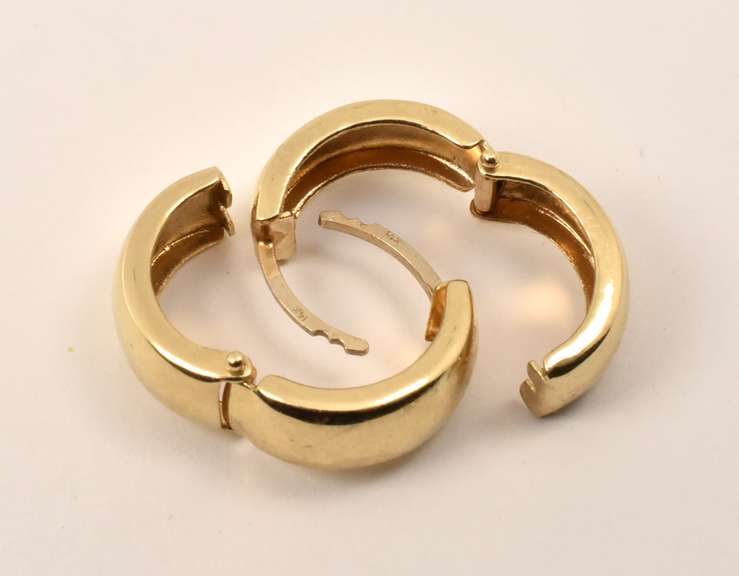 Easy to Wear Wide Huggie Earrings
