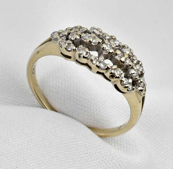 Tasteful 14k WG Cluster Ring