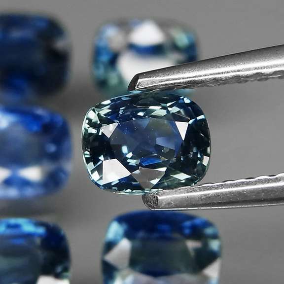 Heated only! 3.27ct deep blue sapphire set