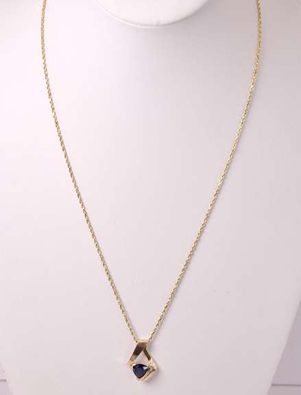 Sapphire Pendant and Chain in 14KT