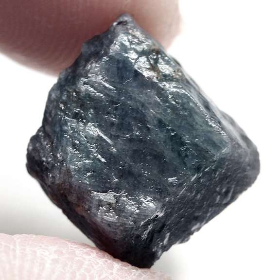 Real raw Sapphire weighing 25.17 carats