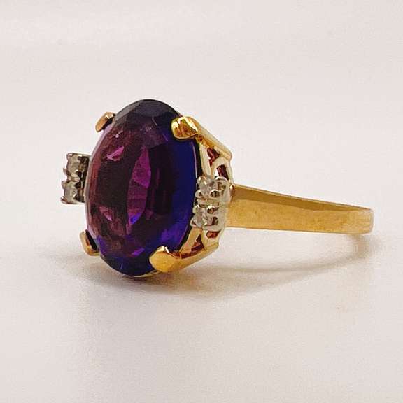 18kt Solid Yellow Gold, Amethyst, & Diamond Ring