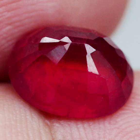 Glistening 4.28ct blood red Ruby