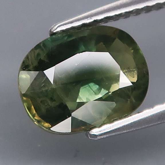 Gorgeous 2.33ct forest green Sapphire