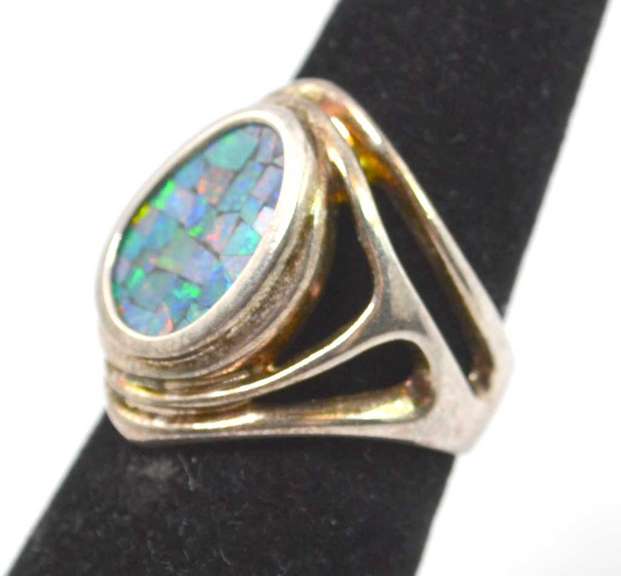 Ovular Opal Sterling Silver Ring