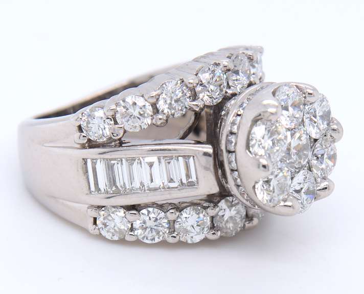 Magnificent White Gold 4ctw Cluster Diamond Ring