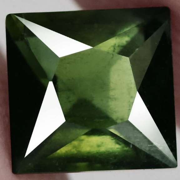 Gorgeous 2.85ct olive green Tourmaline