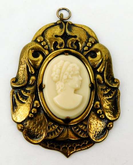 Vintage John Hendricken Celluloid Cameo Pendant