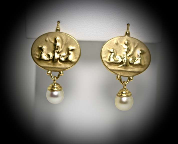 High-Fashion 18K Tagliamonte Pearl Earrings