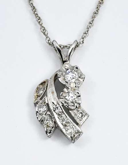 Nice White Gold Vintage Diamond Cluster Pendant