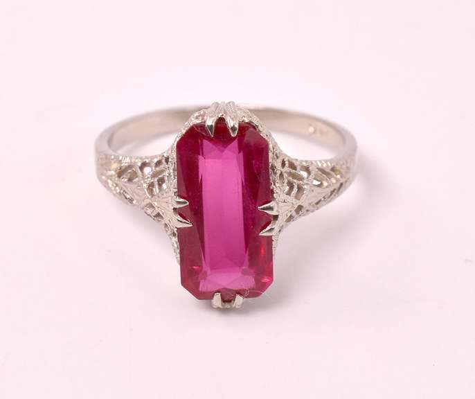 Amazing Vintage Ruby Ring in 14KT