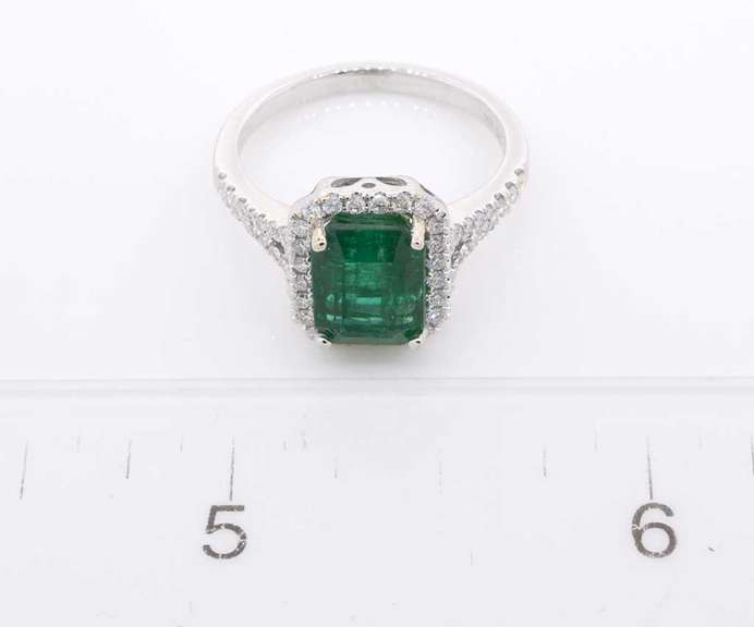 Excellent Emerald & Diamond Ring