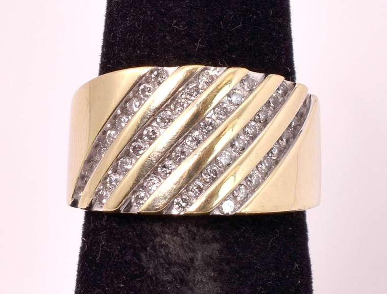 Diamond Carved Band in Yellow Gold