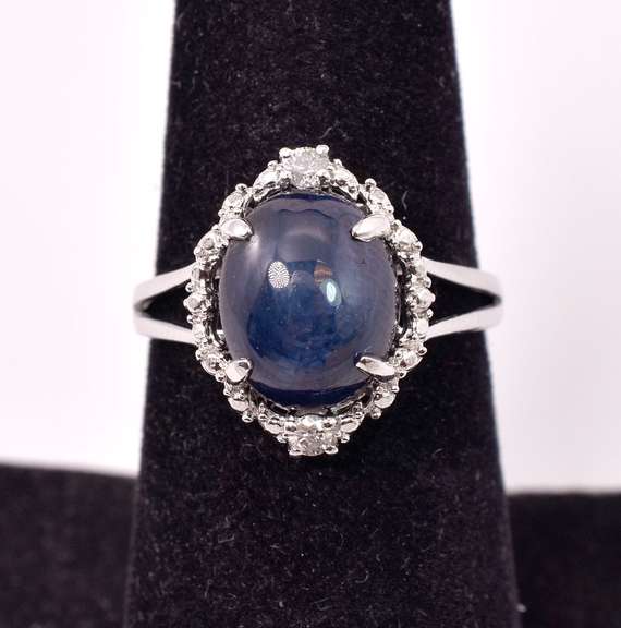 Gorgeous 6.65CTS Cabochon-Cut Star Sapphire & 0.09CTW Diamond Ring in Sterling Silver