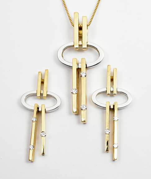 Stylish Contemporary Pendant & Earring Suite