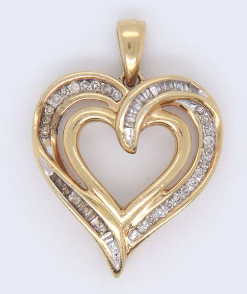 Beautiful Yellow Gold Diamond Heart Charm