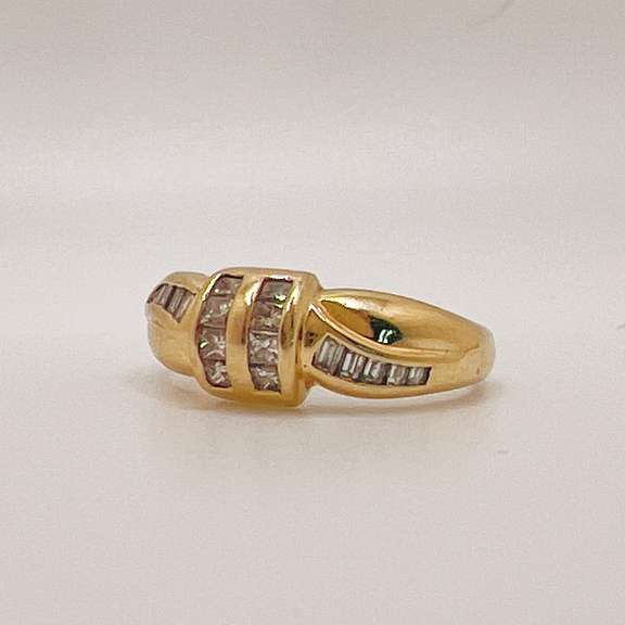14kt Yellow Gold & Diamond Band Ring