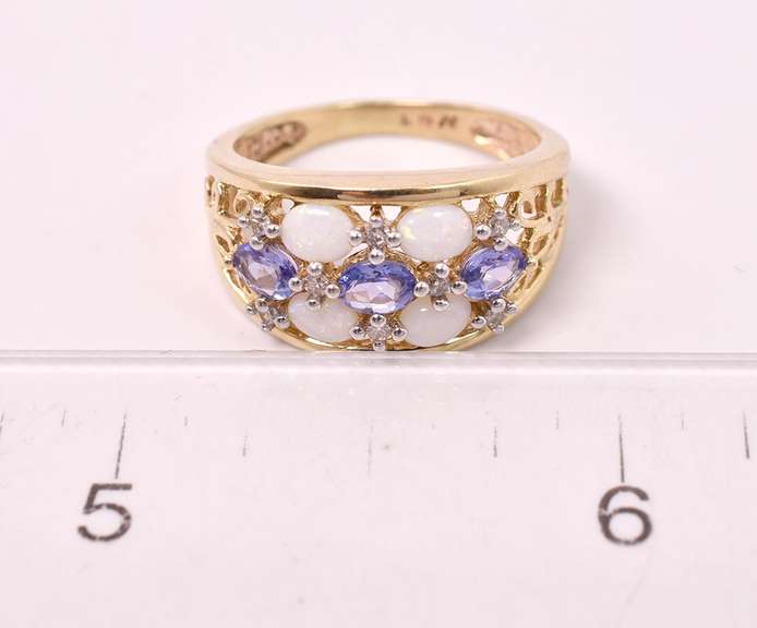 Marvelous Multi-Gemstone Ring in Yellow Gold